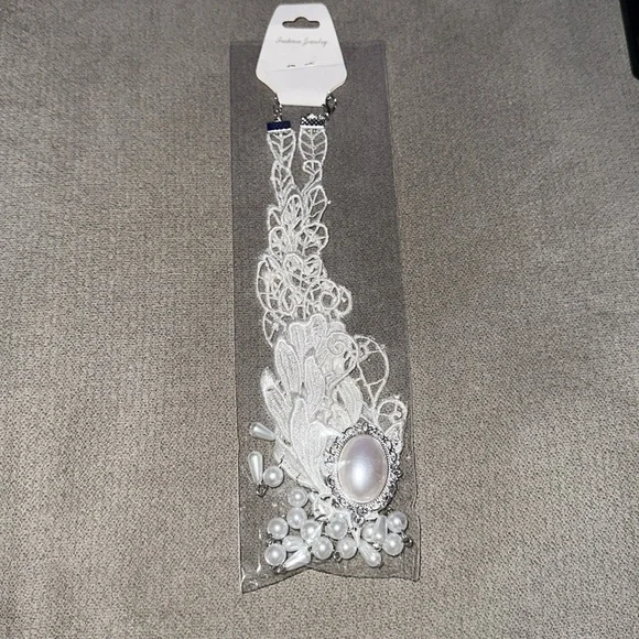 Lolita White Lace Pearl Choker Necklace - Picture 2 of 2